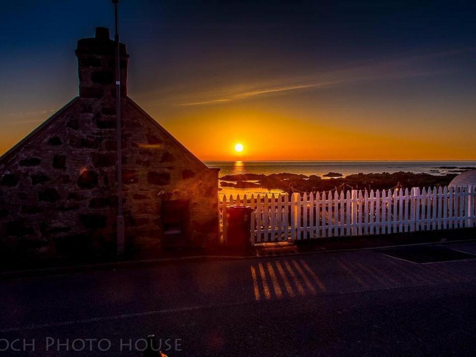 Pew With A View - Seafront Cottages Sandhaven Kültér fotó