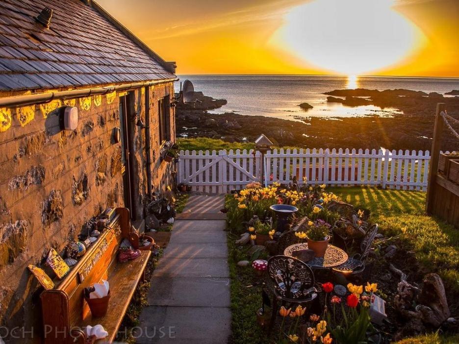 Pew With A View - Seafront Cottages Sandhaven Szoba fotó