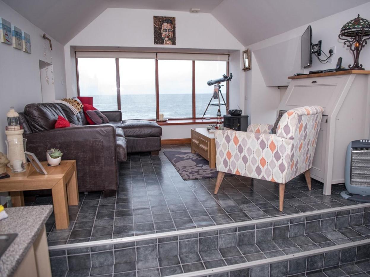 Pew With A View - Seafront Cottages Sandhaven Szoba fotó